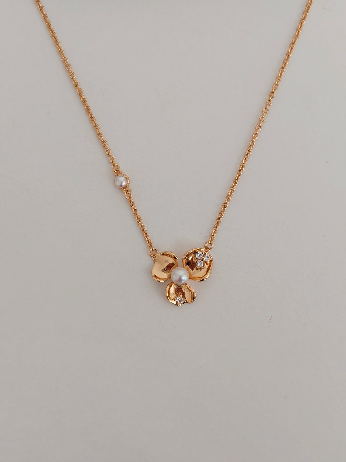 Pearl and Silver Flower Pendant Necklace