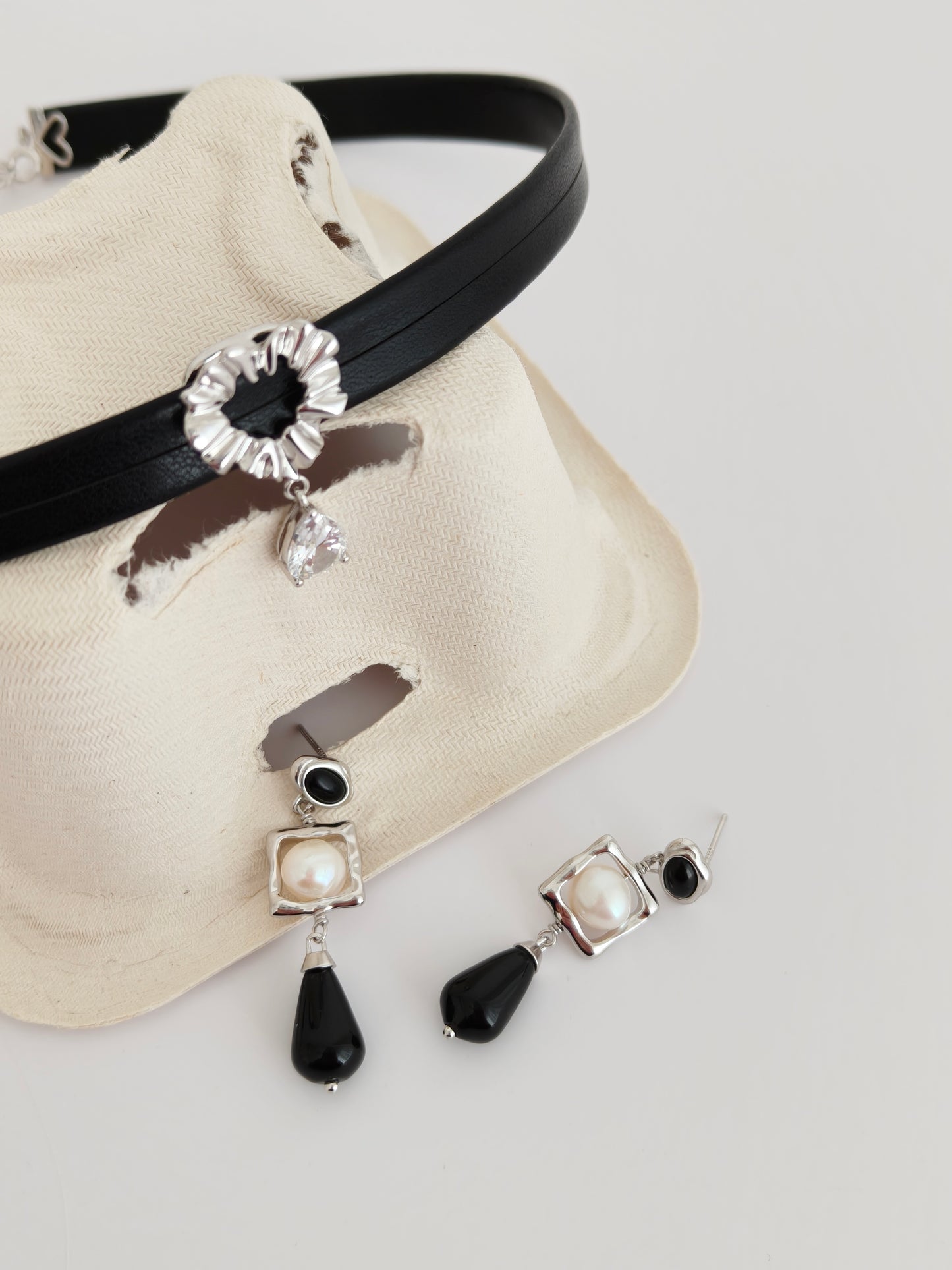 S925 Silver Pearl & Onyx Earrings with Velvet Choker Set