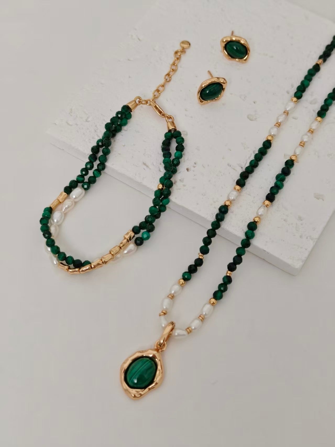 Malachite/White Magnesite Studs