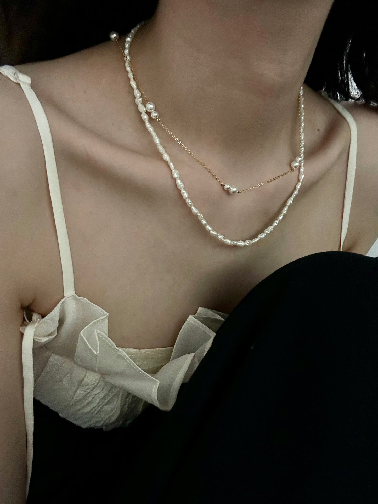 Minimalist two pearls necklace