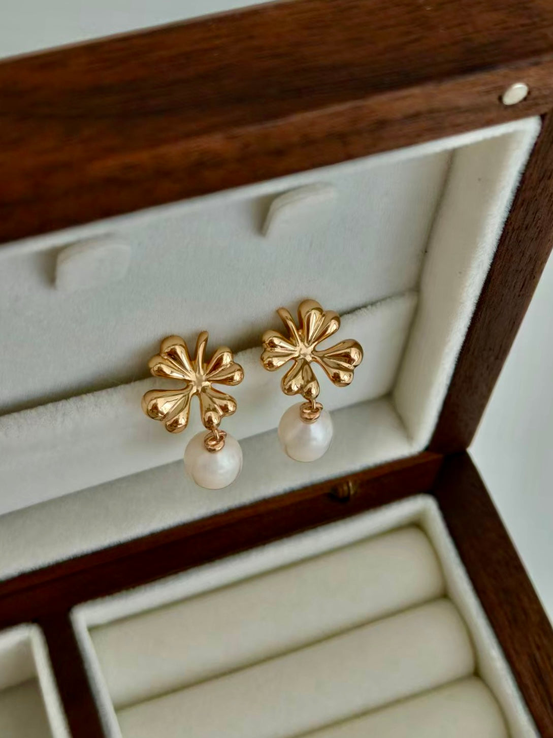 Vintage Clover Pearl Drop Earrings – S925 Silver with Natural Freshwater Pearls