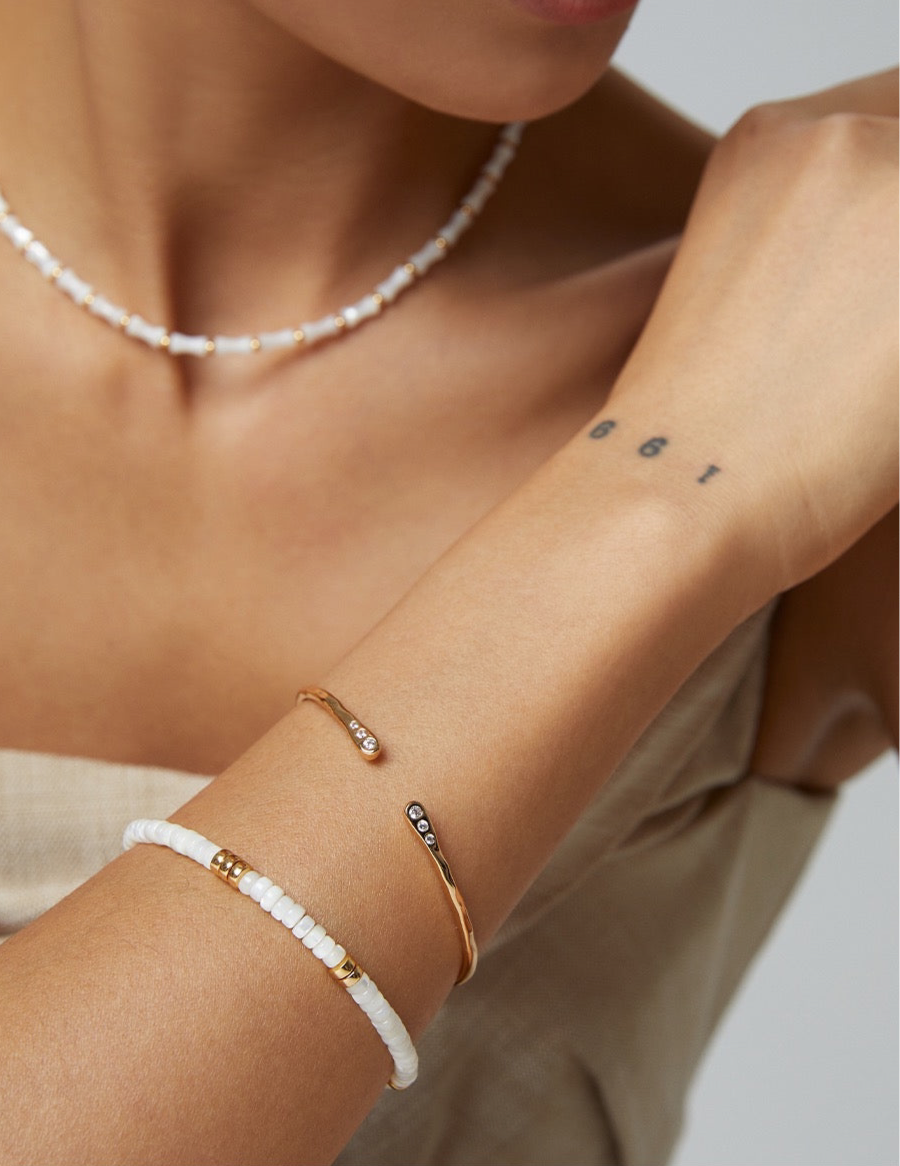 Dainty Shell Bead Bracelet – S925 Silver & Natural Silver Shell with Gold Accents