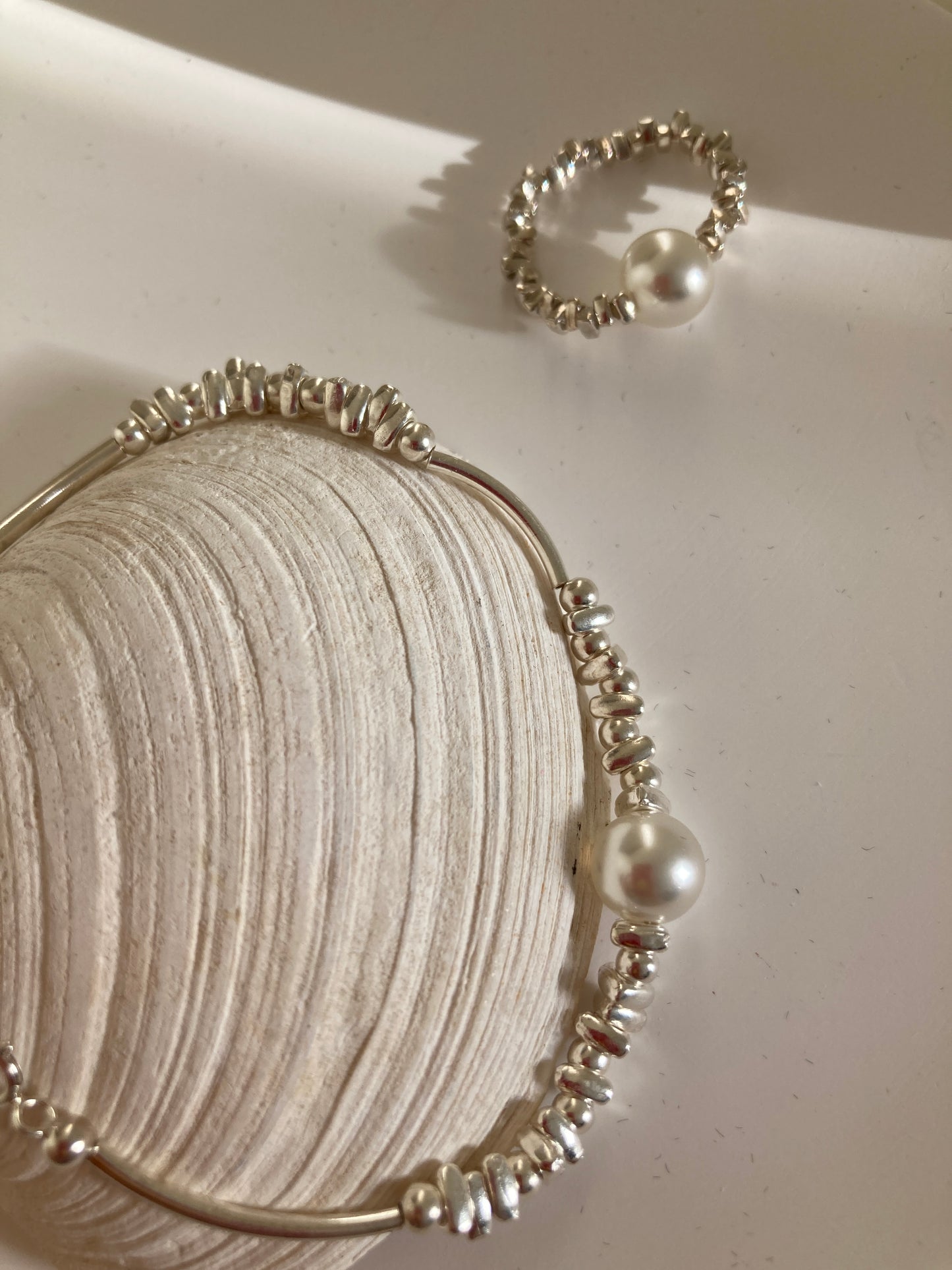 Pearl and silver chip bracelet