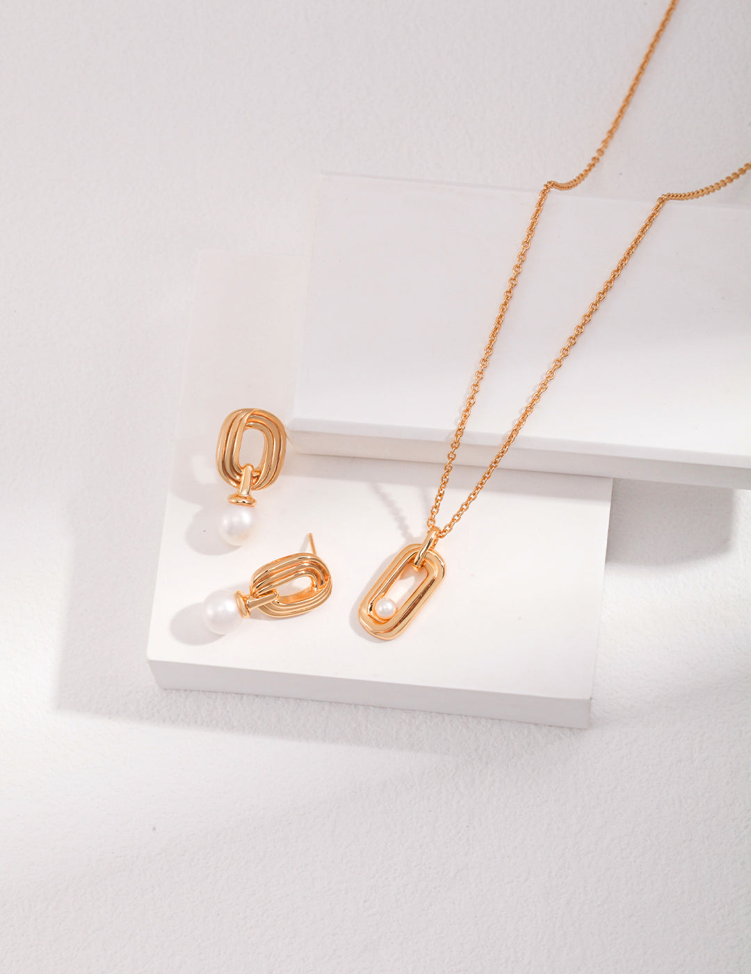 Olivia Pearl Earrings