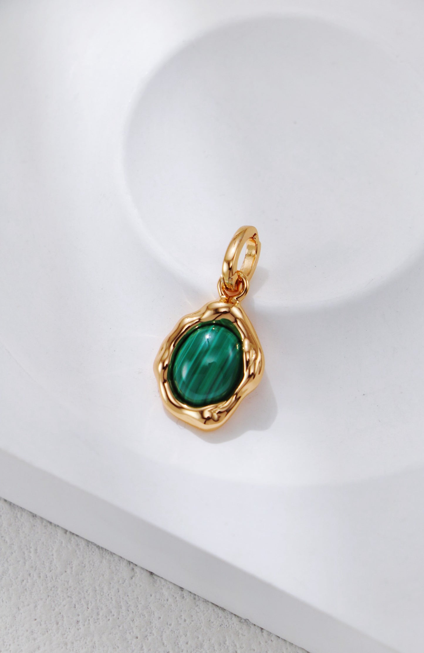 Malachite / White Magnesite Pendant