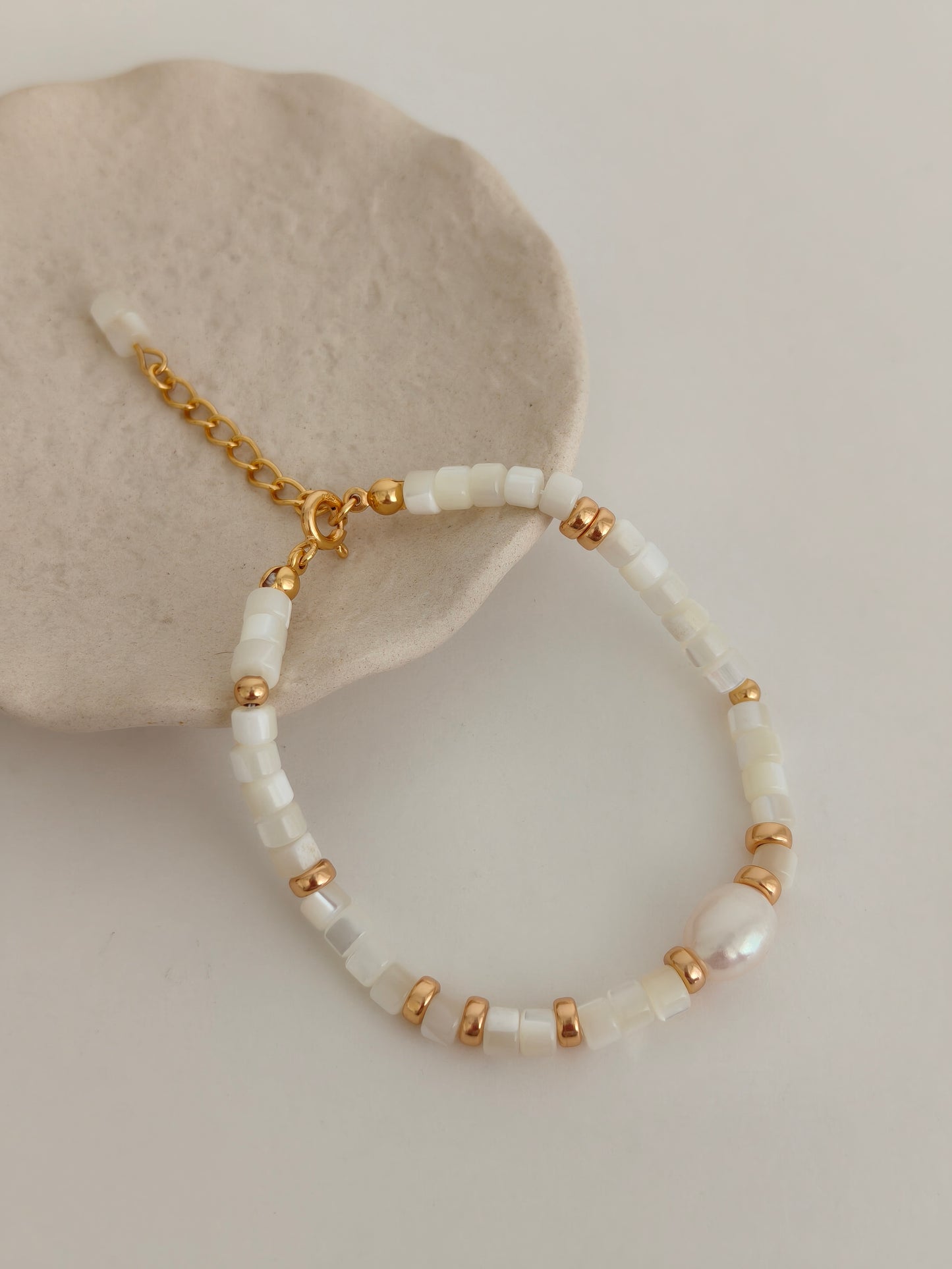 Vintage Gold Freshwater Pearl & White Shell Beaded Bracelet – S925 Sterling Silver Adjustable Bracelet