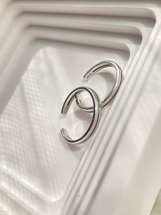 Minimalist One-line Sterling Silver Ring