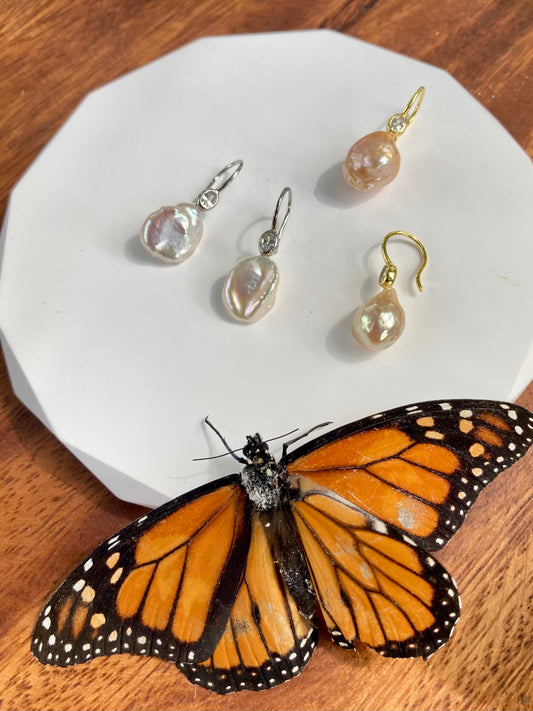 Flake Pearl Earrings