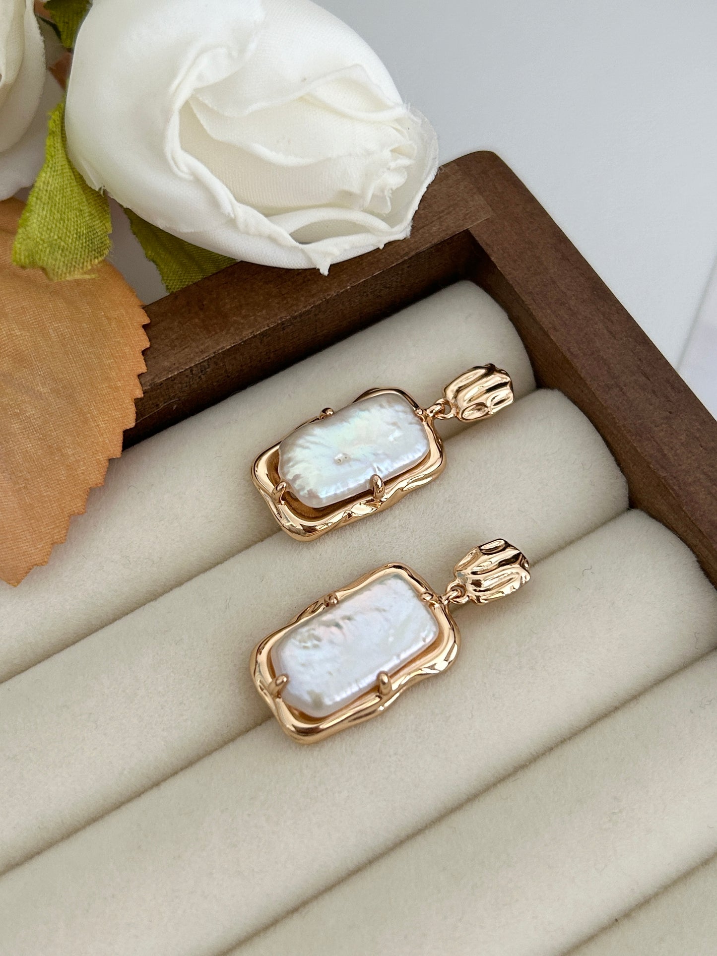 Regal Frame Baroque Pearl Set