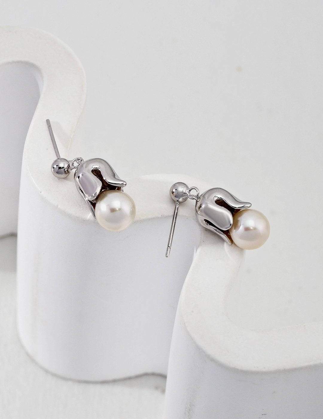 Bell Flower Pearl Earrings