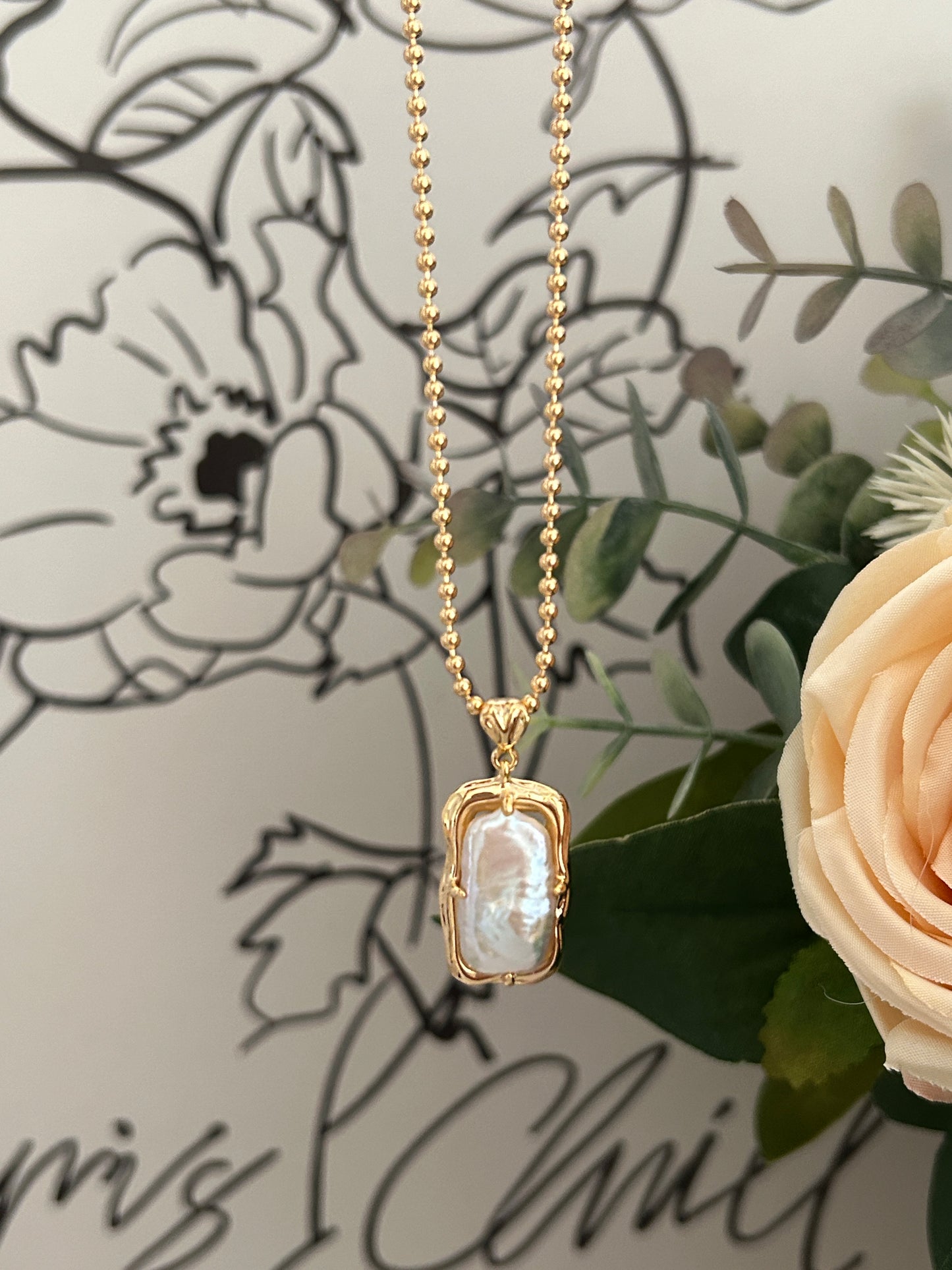 Regal Frame Baroque Pearl Set