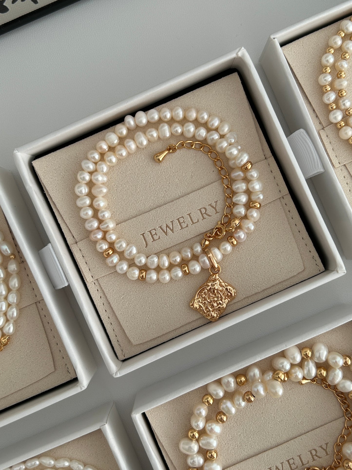 White Seashell Pendant Pearl Necklace