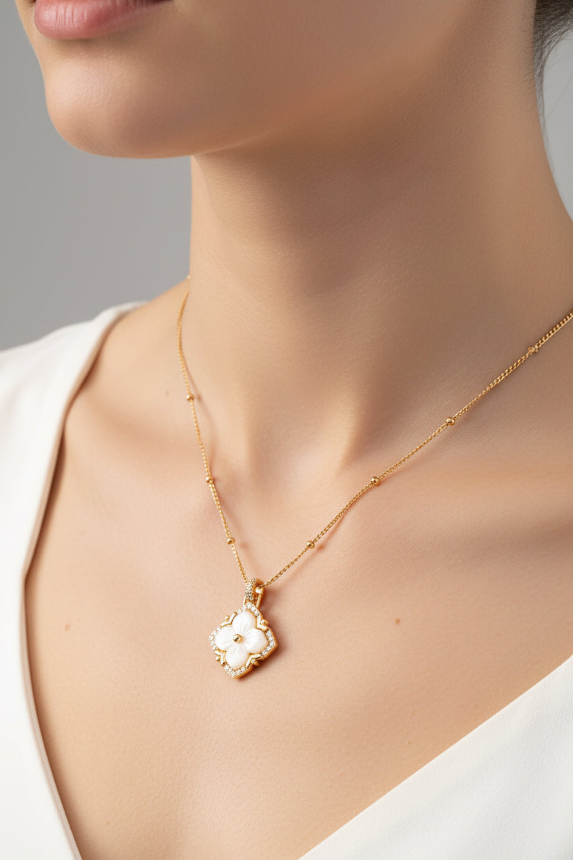 Mother-of-Pearl Flower Pendant Necklace in 925 Sterling Silver