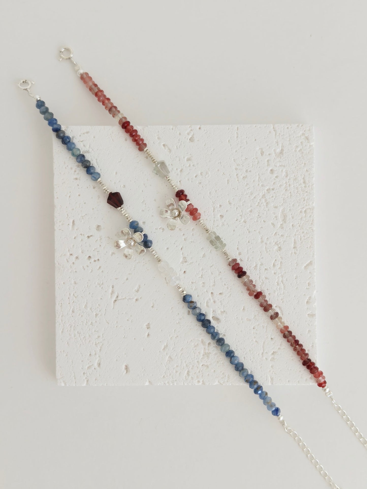 Handmade Gemstone Flower Charm Bracelet – Blue Crystal Moonstone Garnet / Andesine Green Amethyst Silver Bracelet