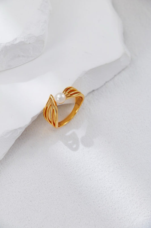 One Leave Pearl Ring