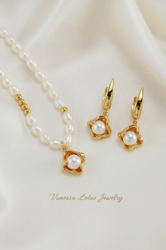 Vintage Gold S925 Sterling Silver Pearl Pendant Necklace & Earrings Set