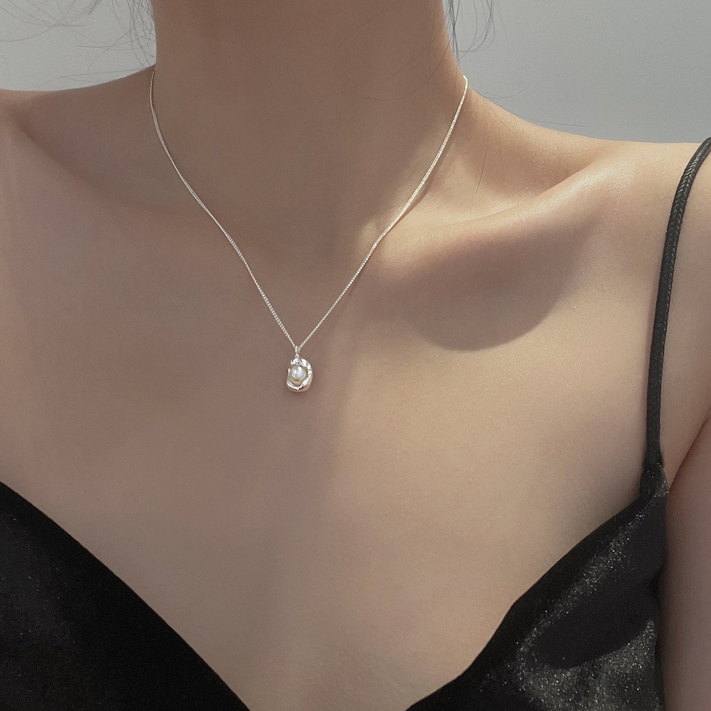 Sterling Silver Pearl Necklace/Silver Pea