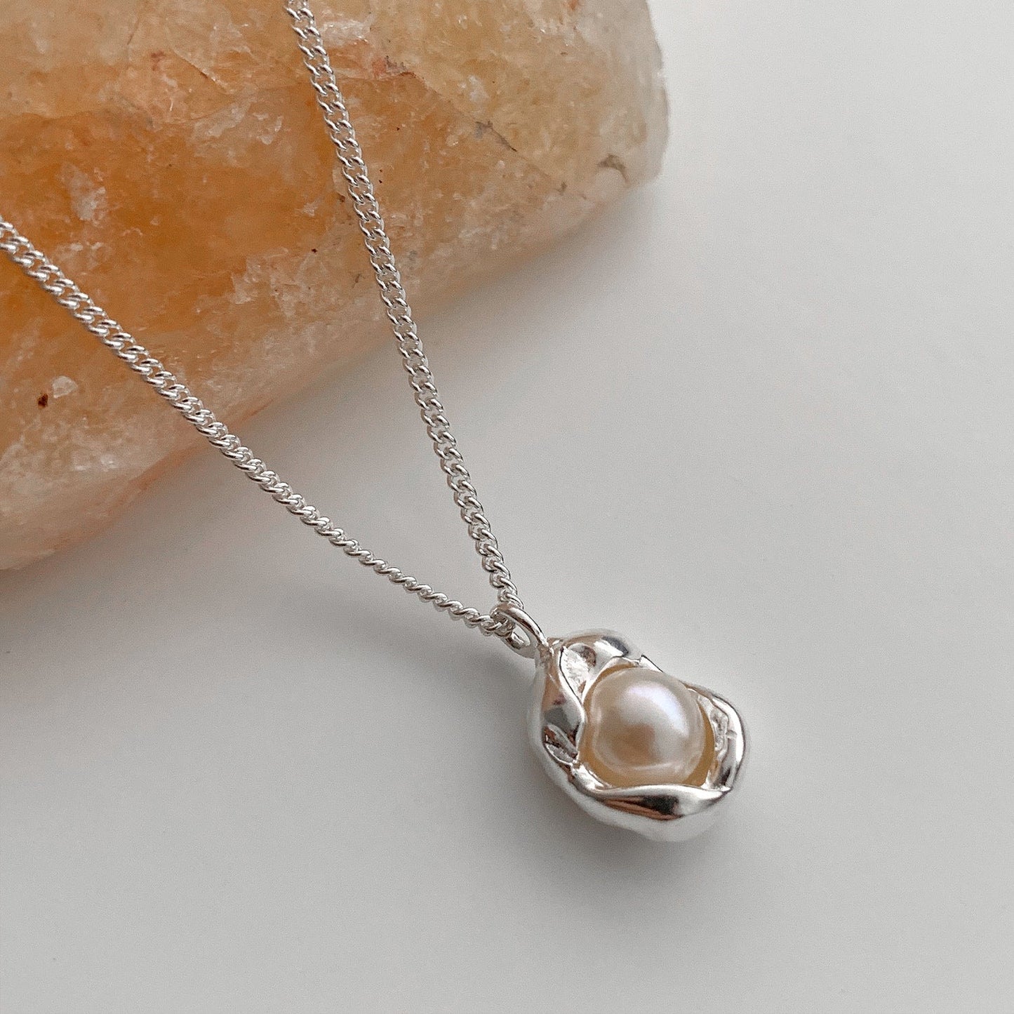 Sterling Silver Pearl Necklace/Silver Pea