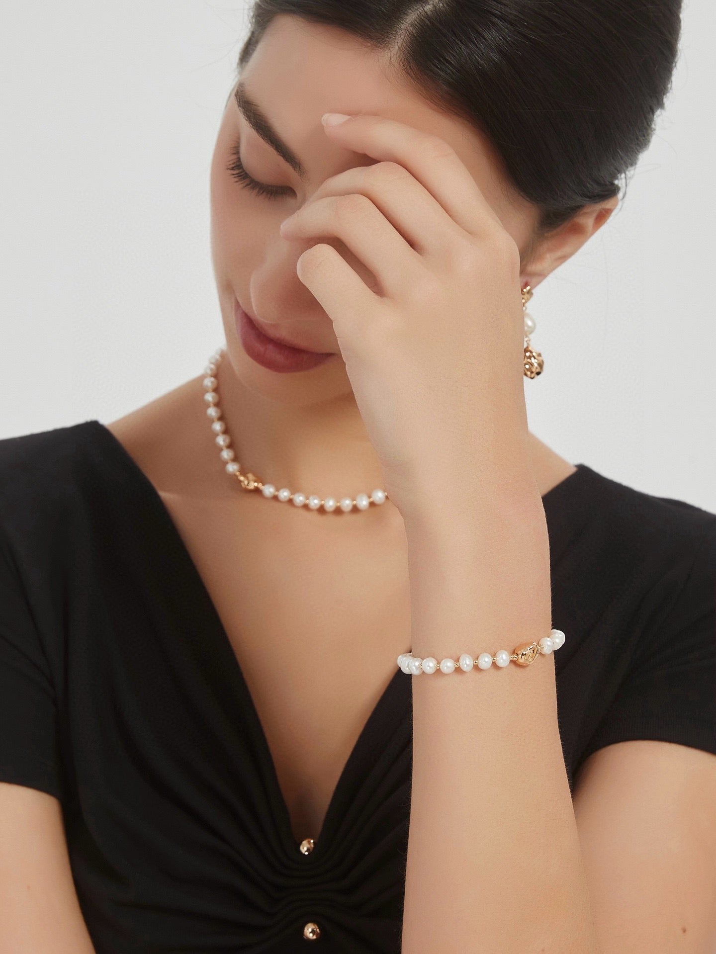 Aurora Pearl Necklace & Bracelet & Earrings Set