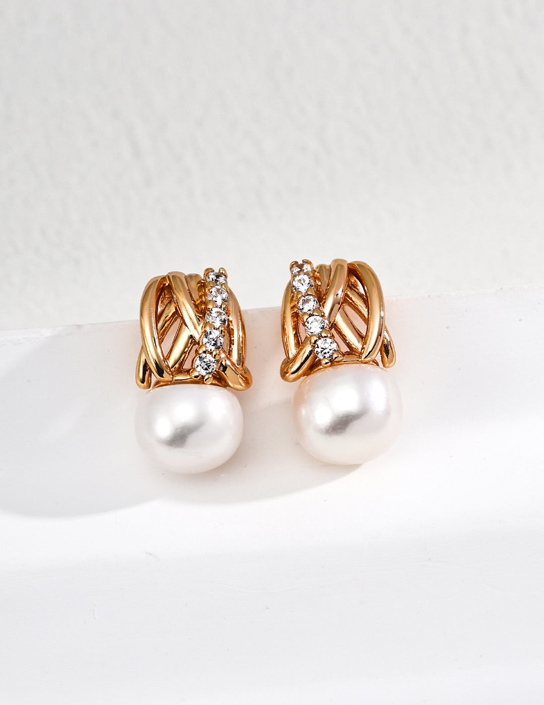 Classic Pearl & Zircon Elegance Set – Necklace with Matching Earrings