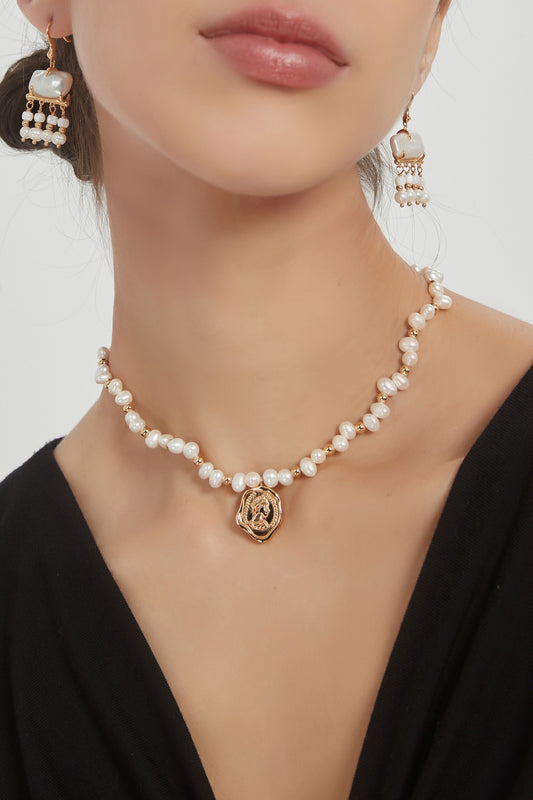 Pearl Necklace Queen