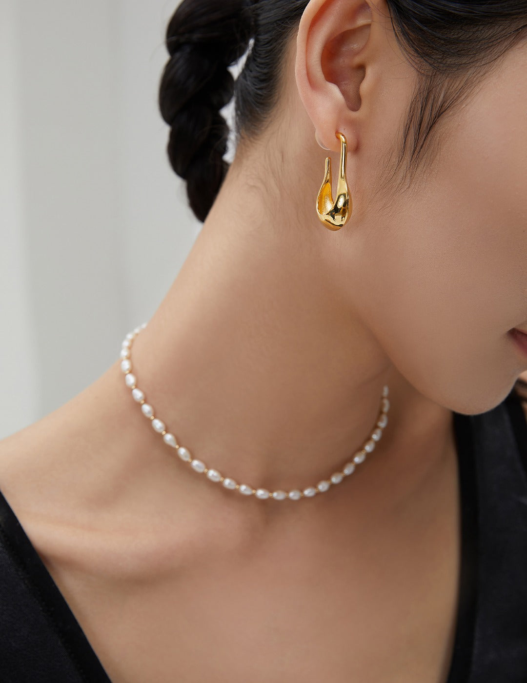Pearl and silver bead necklace (choker)